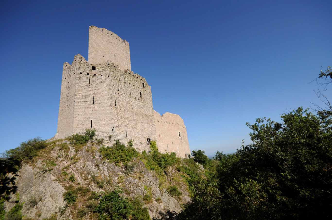 chateau-ortenbourg-facade-ouest-CP-C-Dumoulin.jpg