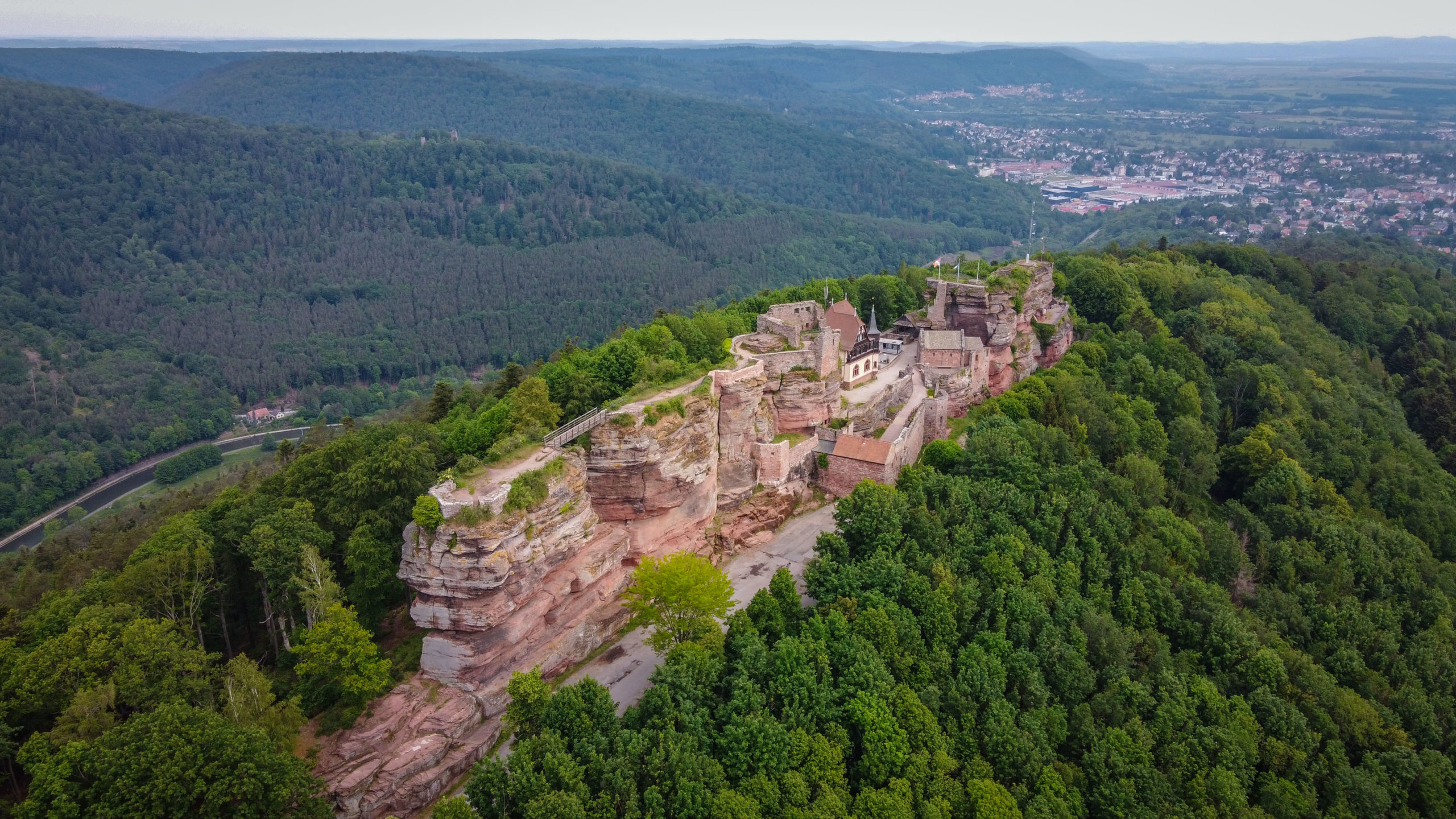 Comment s'appelle le château de haut-barr